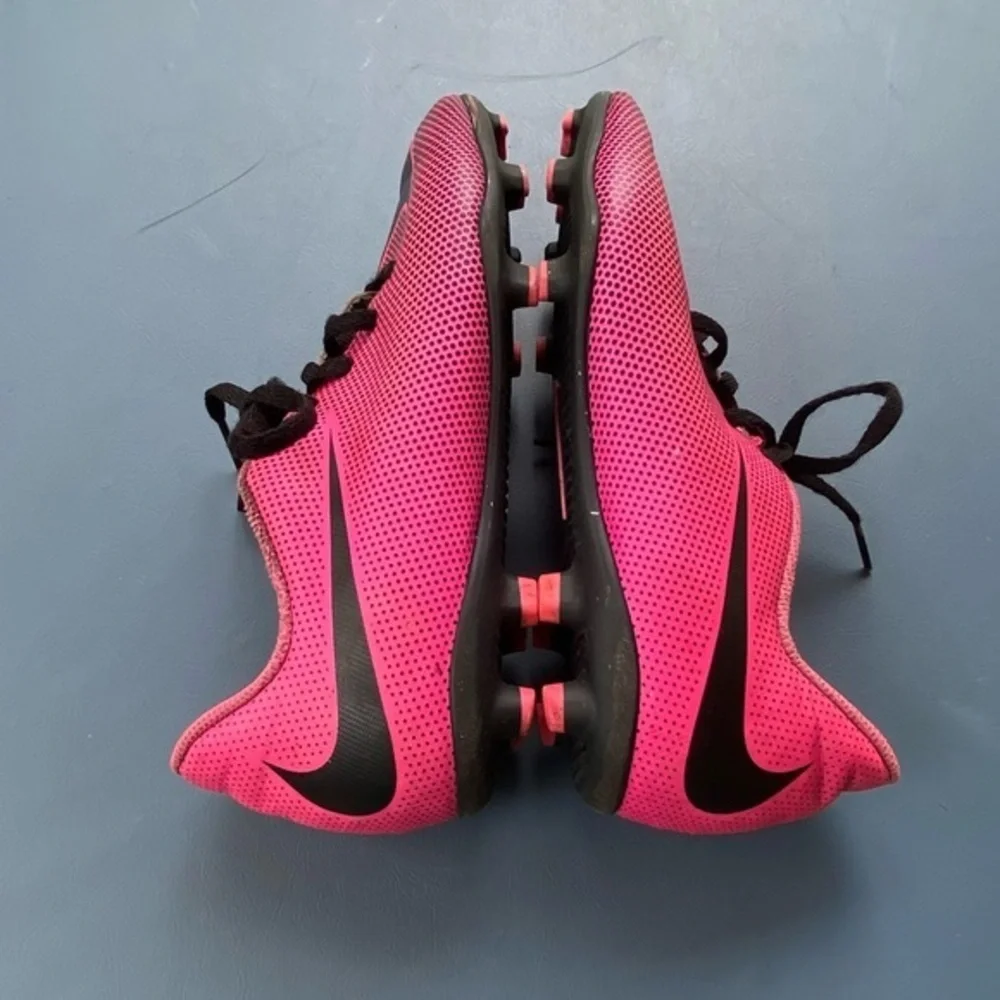 Nike Shoes‎ Girls Size Size 5Y Cleats Pink Black Lace Up